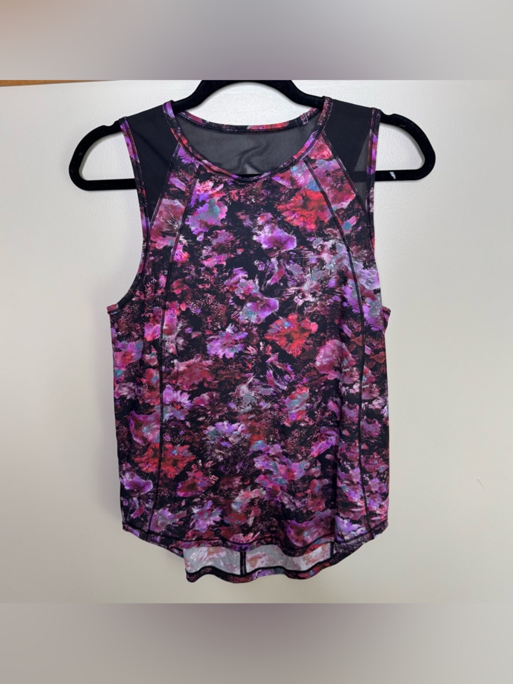Lululemon fluoro multi/ black sculpt tank